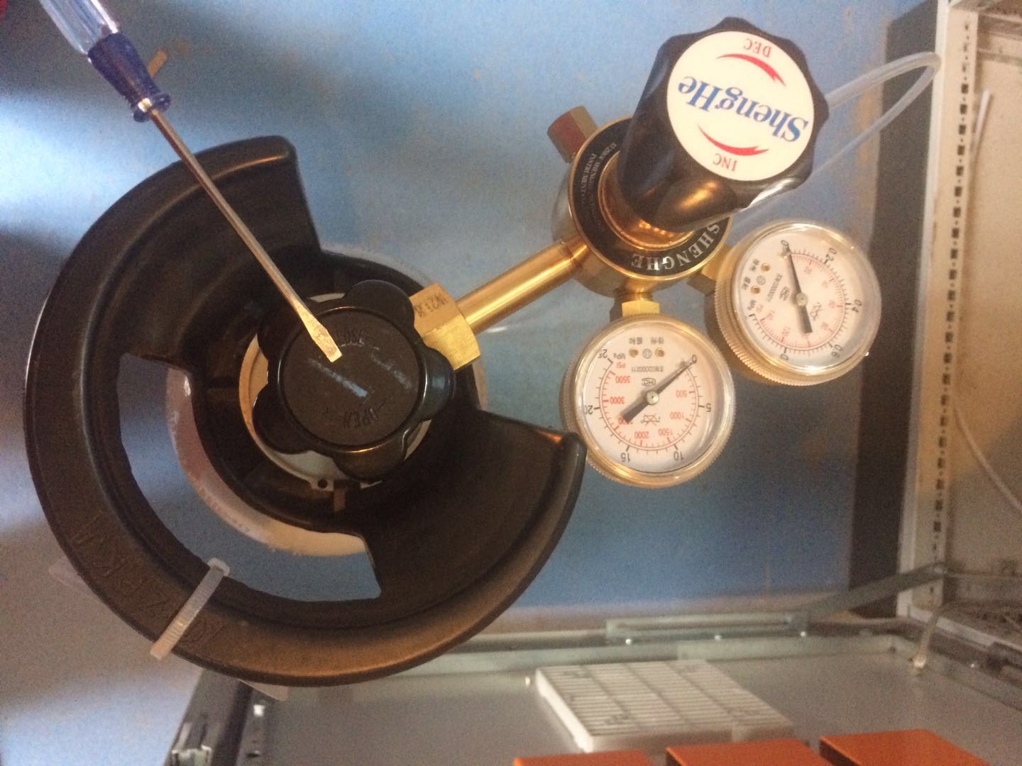 打開(kāi)標(biāo)準(zhǔn)氣